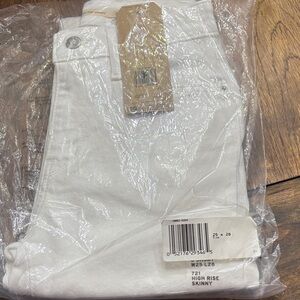 Levi's White High Rise Skinny Jeans